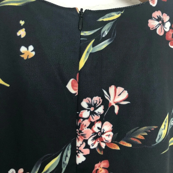 Kendall & Kylie Black Floral Romper Size Small - Picture 4 of 5
